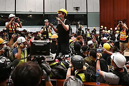 Παγκόσμια Ημέρα Ειδήσεων: Ο μόνος αποκαλυμμένος διαδηλωτής του Χονγκ Κονγκ ο οποίος εισέβαλε στην LegCo εξηγεί το δράμα της 1ης Ιουλίου