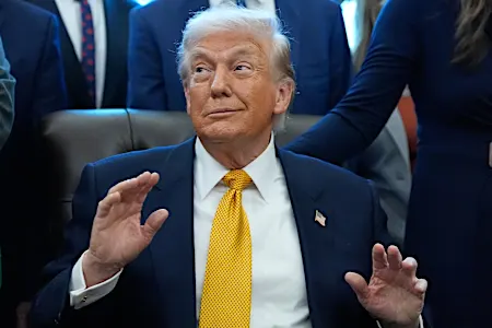 川普表示，要告訴伊朗他沒有授權打擊的計劃，也不想打仗。