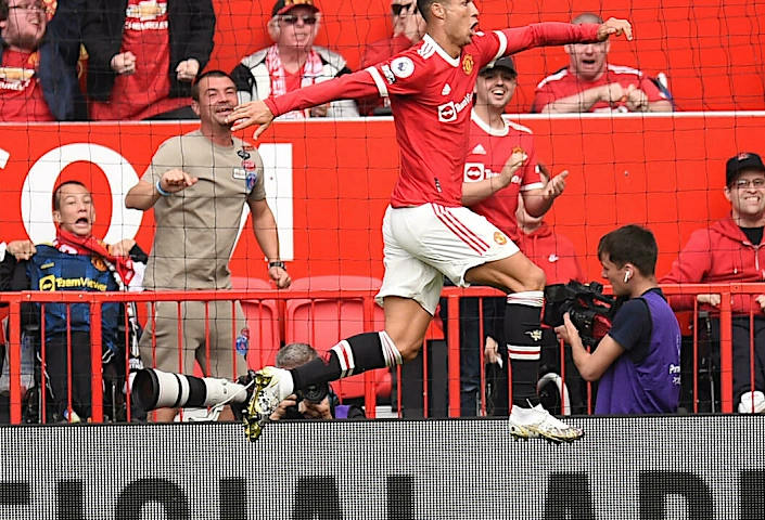 Ο Ρονάλντο ανοίγει το σκορ στην επιστροφή της Μάντσεστερ Γιουνάιτεντ Ο Ρονάλντο ανοίγει το σκορ στην επιστροφή της Μάντσεστερ Γιουνάιτεντ