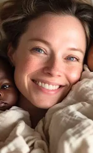 【故事】丈夫在妻子生下三胞胎後與其離婚——10年後，他發現了妻子的秘密並做出了這樣的事