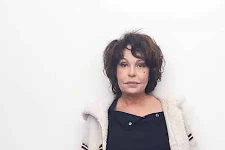 Isabelle Mergault : "Je suis devenue maman par hasard", l'histoire méconnue derrière l'adoption de sa fille Maya, 17 ans