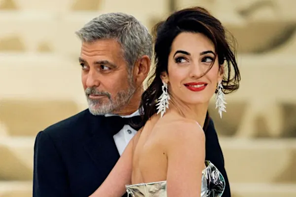 [Φωτογραφίες] Γνωρίστε τον γιο του George Clooney που μοιάζει ακριβώς με τον εμβληματικό μπαμπά του