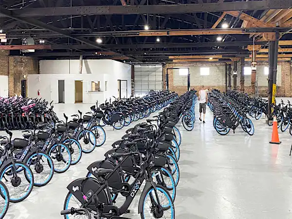 Kein Witz: Unverkaufte E-Bike werden zu einem Bruchteil des Preises verkauft