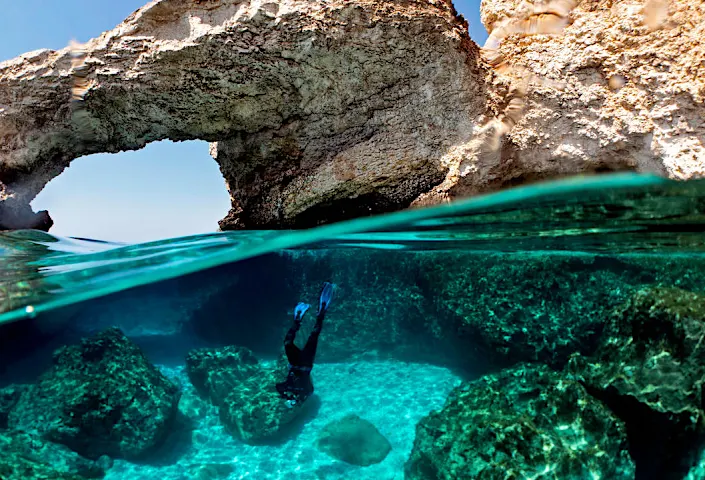 Η Κύπρος θα ανοίξει πόρτες σε εμβολιασμένους τουρίστες από 65 χώρες