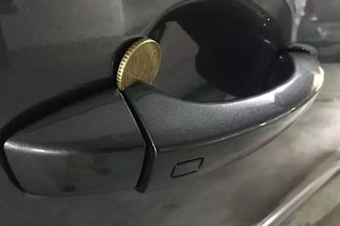 [Photos] If You See A Coin In Your Car Door Handle, Walk Away