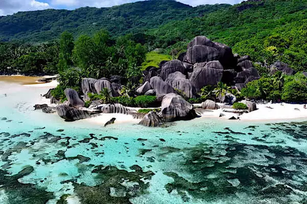 Non, ce n'est pas de l'IA : cette plage paradisiaque existe vraiment !