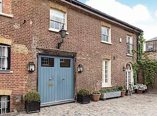 A Mews House in London That’s More Than Meets the Eye