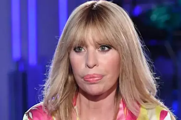 GF Vip, malore per Alessandra Mussolini: le sue condizioni GF Vip, malore per Alessandra Mussolini: le sue condizioni