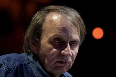 Πειρατικά αντίγραφα του Houellebecq 15 ημέρες πριν από την πώληση του βιβλιοπωλείου