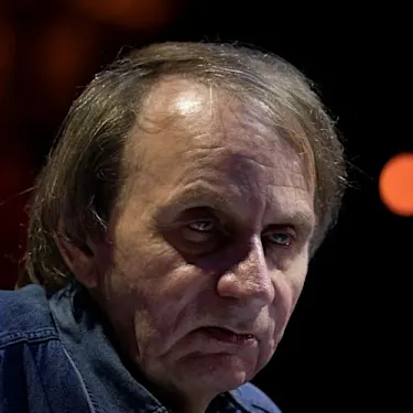 Πειρατικά αντίγραφα του Houellebecq 15 ημέρες πριν από την πώληση του βιβλιοπωλείου