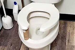 [Gallery] Always Place A Toilet Paper Roll Under The Toilet Seat At Night, Here's Why
