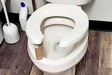 [Gallery] Always Place A Toilet Paper Roll Under The Toilet Seat At Night, Here's Why