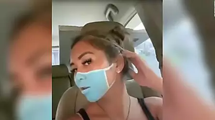 Youtubers que hicieron una broma pintándose una mascarilla en la cara enfrentan la deportación en Bali | Video