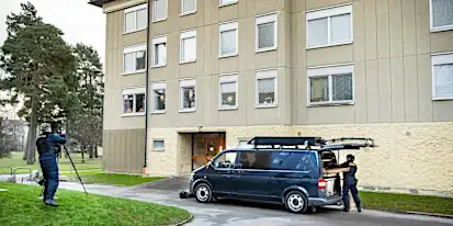 Η αστυνομία συλλαμβάνει τη Σουηδική μητέρα που είναι ύποπτη για το κλείσιμο του γιου της για 28 χρόνια Η αστυνομία συλλαμβάνει τη Σουηδική μητέρα που είναι ύποπτη για το κλείσιμο του γιου της για 28 χρόνια