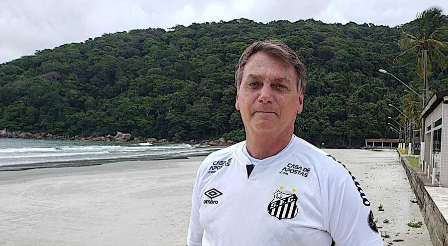 Bolsonaro volta a provocar aglomeração na Praia Grande