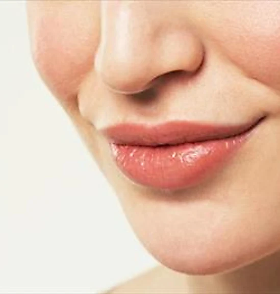Learn How to Lighten Dark Lips With These 5 Home Remedies