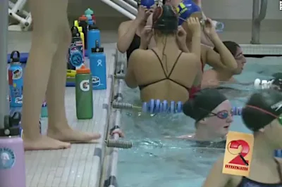 Una nadadora fue descalificada tras una carrera por la forma en que su traje de baño se ajustaba a su cuerpo