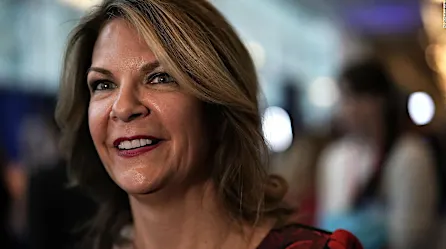 El Partido Republicano en Arizona sigue leal al expresidente Trump y reelige a Kelli Ward | Video