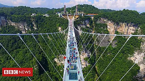 'Scary' glass bridges shut in Chinese province