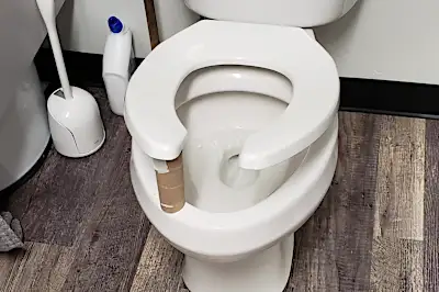 [Pics] Always Place A Toilet Paper Roll Under The Toilet Seat At Night, Here's Why