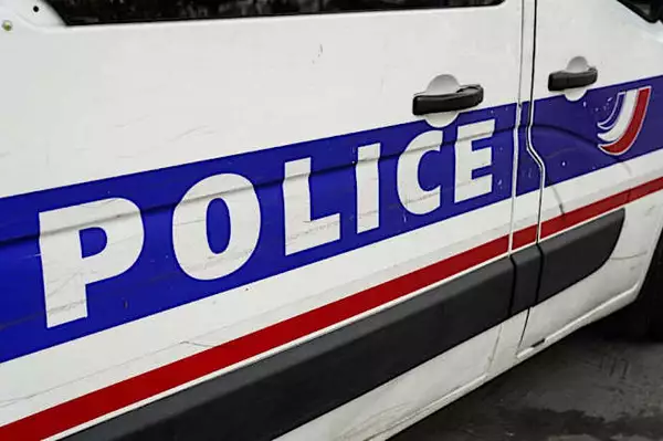 Une jeune femme porte plainte pour viol, la policière qui la reçoit l’accuse de n’avoir eu "aucune réaction" pour se défendre