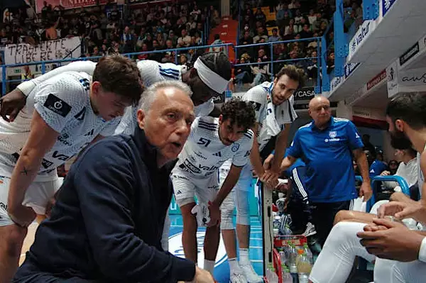 Serie A2 di nuovo in campo. Coach Bucchi: «Valtur Brindisi, a Rimini con testa e fisico»