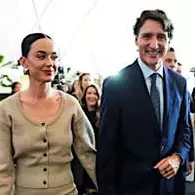 賈斯汀·特魯多在達沃斯談論加拿大的“軟實力”，凱蒂·佩里在場旁聽 - 加拿大國家新聞 | Globalnews.ca