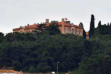 Ο Ερντογάν έδωσε σήμερα εντολή για την επανάληψη των συνομιλιών για την Θεολογική Σχολή της Χάλκης Ο Ερντογάν έδωσε σήμερα εντολή για την επανάληψη των συνομιλιών για την Θεολογική Σχολή της Χάλκης
