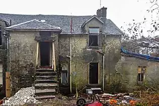 [Pics] Young Couple Self-Renovate 120-Years-Old Mansion They Accidentally Bid On