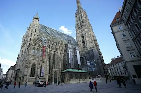 Ισλαμικά συνθήματα φώναξαν στον καθεδρικό ναό του Αγίου Στεφάνου Ισλαμικά συνθήματα φώναξαν στον καθεδρικό ναό του Αγίου Στεφάνου