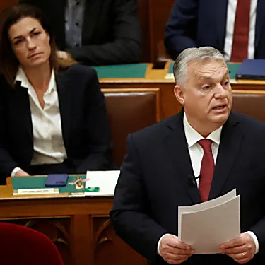 «Αυτό δεν μπορεί να συνεχιστεί»: Σκάνδαλο σχετικά με την προεδρική χάρη σεξουαλικής κακοποίησης παιδιών συγκλονίζει την Ουγγαρία του Όρμπαν