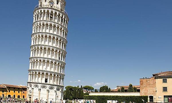 The world’s most amazing buildings at risk of falling down