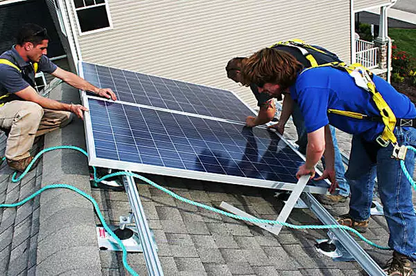 Quanto costa un impianto fotovoltaico con accumulo sul tetto in Italia?