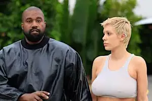 Kanye West 在他的新歌《Unhinged》中稱妻子 Bianca Censori“離家出走了”