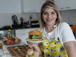 כמעט חצי מחיר : קורס הבישול הביתי [באונליין] של ג'קי אזולאי בהטבה, לפרטין