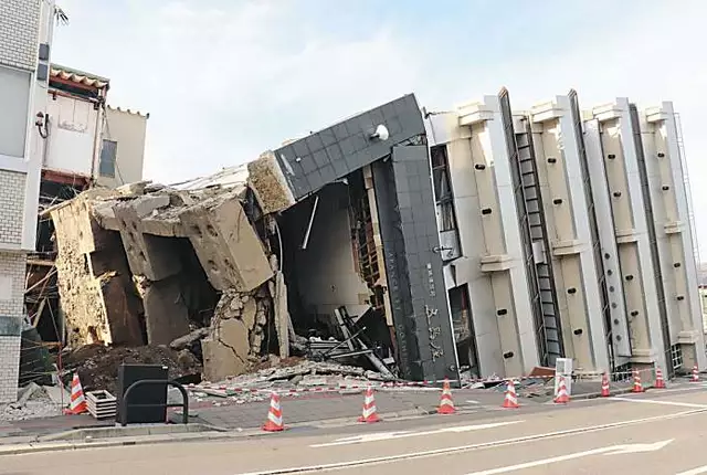 輪島の横倒しビルは「杭基礎」だったのに　国内初の倒壊例か、軟弱地盤でも有効な工法が…