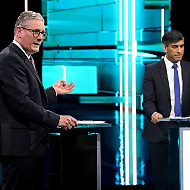 Ο Σουνάκ και ο Στάρμερ συγκρούονται στο πρώτο πύρινο ντιμπέιτ των γενικών εκλογών στο Ηνωμένο Βασίλειο