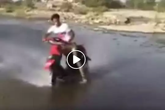 El rey del derrapaje controlado… con un scooter (vídeo) El rey del derrapaje controlado… con un scooter (vídeo)