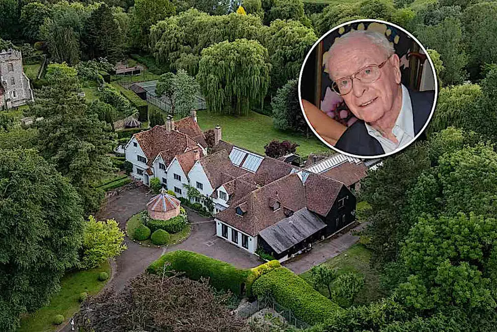 Inside Michael Caine’s Former Oxfordshire Home on the River Thames Inside Michael Caine’s Former Oxfordshire Home on the River Thames