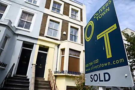 Οι πωλήσεις πολυτελών κατοικιών του Λονδίνου ανακάμπτουν καθώς οι αγοραστές αγωνίζονται να κερδίσουν νέο φόρο