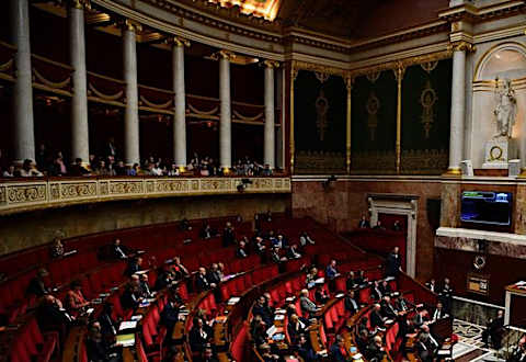 Assemblée nationale : trois cas de coronavirus confirmés, dont deux députés Assemblée nationale : trois cas de coronavirus confirmés, dont deux députés