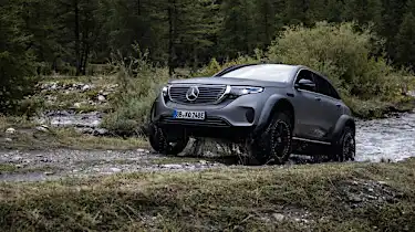 Η Mercedes στέλνει το EQC στη λάσπη