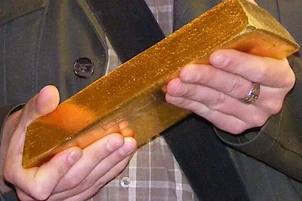 Anyone Still Holding Cash While Central Banks Buy Physical Gold Must See This