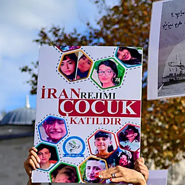 #SaveToomaj: Το Ιράν καλείται να αποφύγει τον ράπερ μετά την «γκροτέσκα» ετυμηγορία