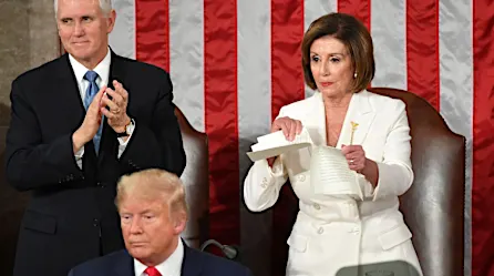 Pelosi rompe copia del discurso de Trump