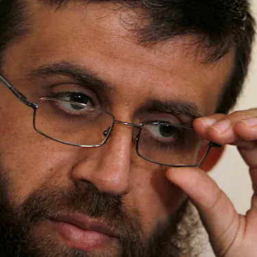 Palestinian hunger striker Khader Adnan dies in Israeli prison