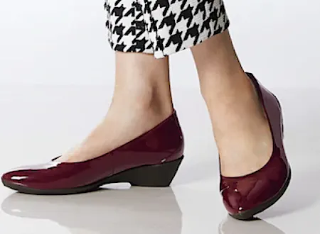 外反母趾のあなたへ、この秋話題の痛くないパンプスとは