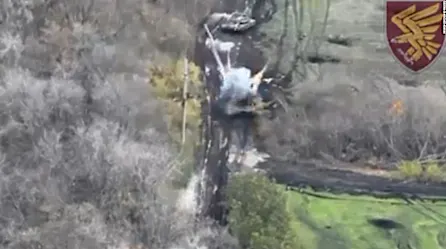 Mira el momento en el que un soldado ucraniano ataca a un tanque ruso