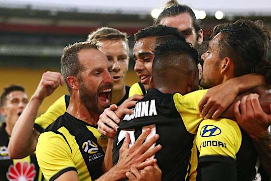 A-League: Wellington Phoenix v Central Coast Mariners, result, goals, Roy Krishna, penalty, red card, video
