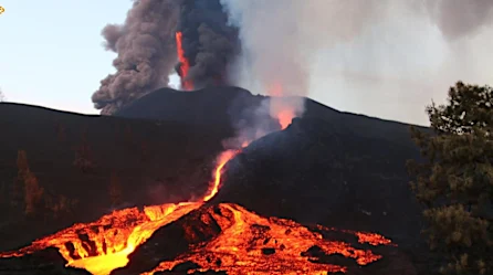 Nueva erupción en La Palma muestra cómo se desborda la lava